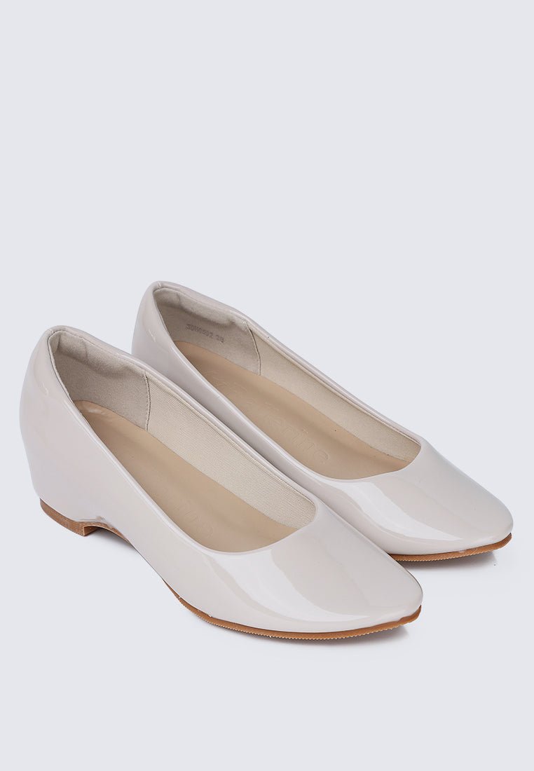 Helene WideFit Comfy Pumps In BeigeShoes - myballerine
