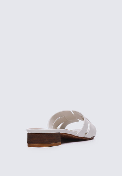Isla Comfy Sandals In Off White
