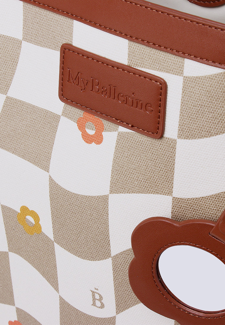 Checker Me Out Tote Bag In Taupe