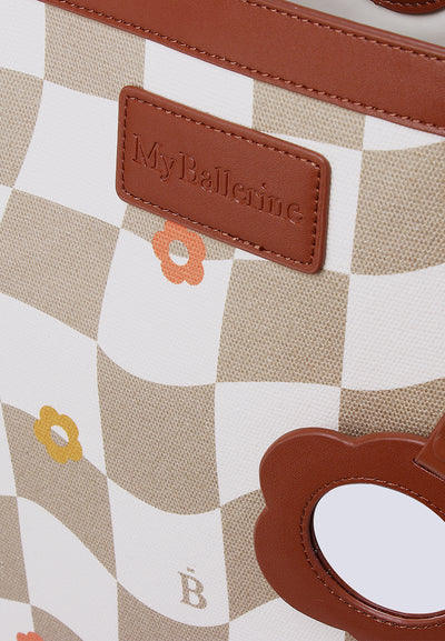 Checker Me Out Tote Bag In Taupe