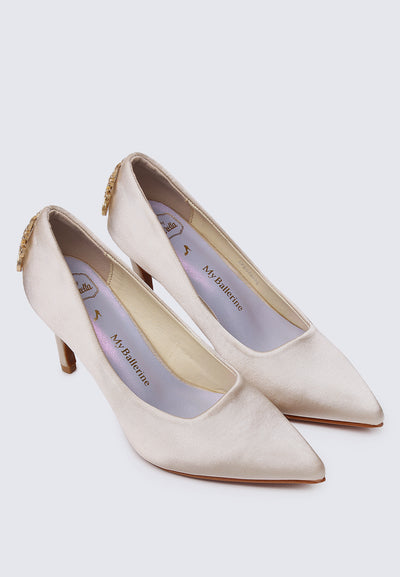 The Carriage Princess Comfy Pumps In Pearl