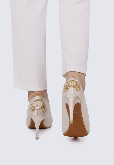 The Carriage Princess Comfy Pumps In Pearl