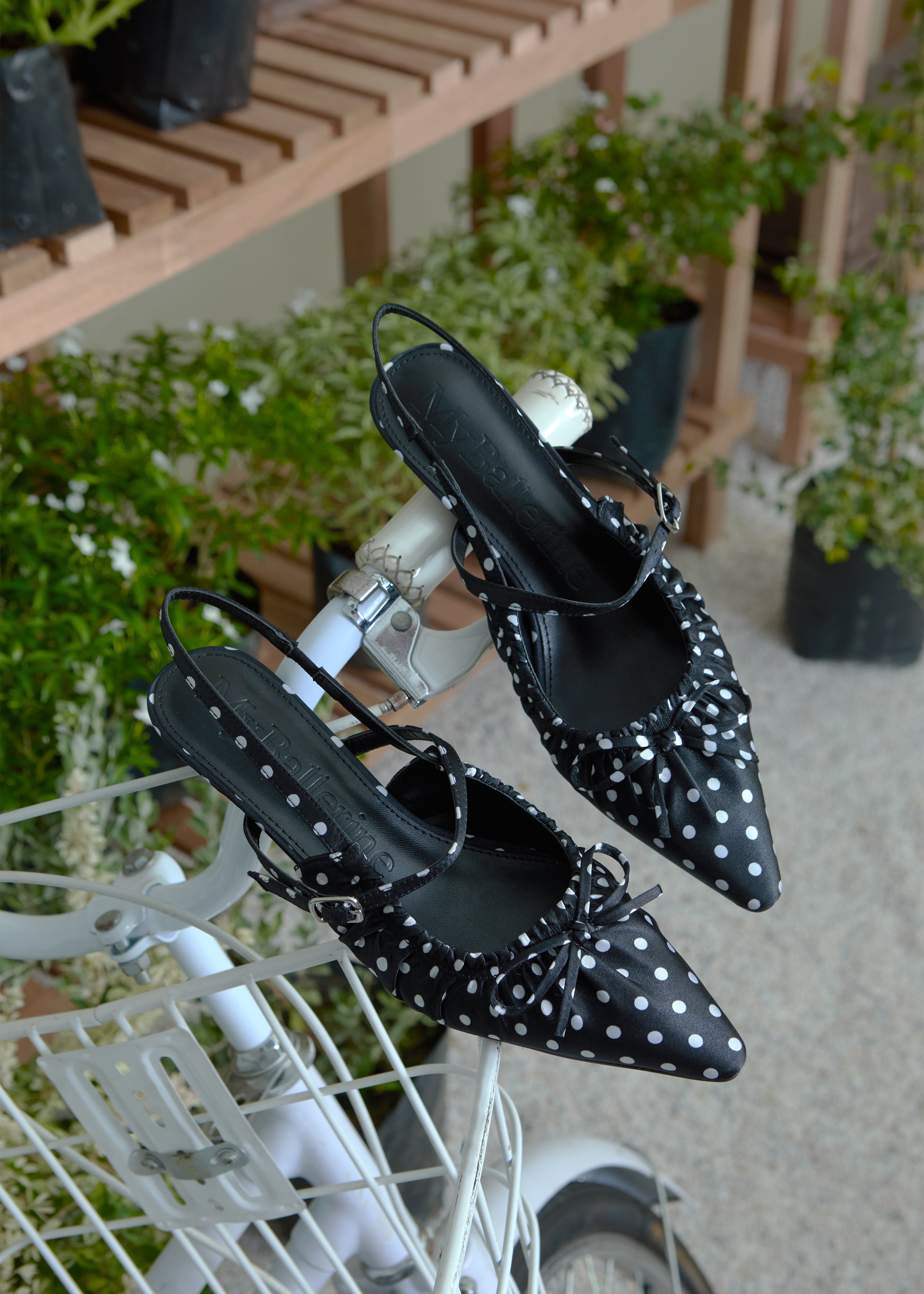 Amora Comfy Heels In BlackHeels - myballerine