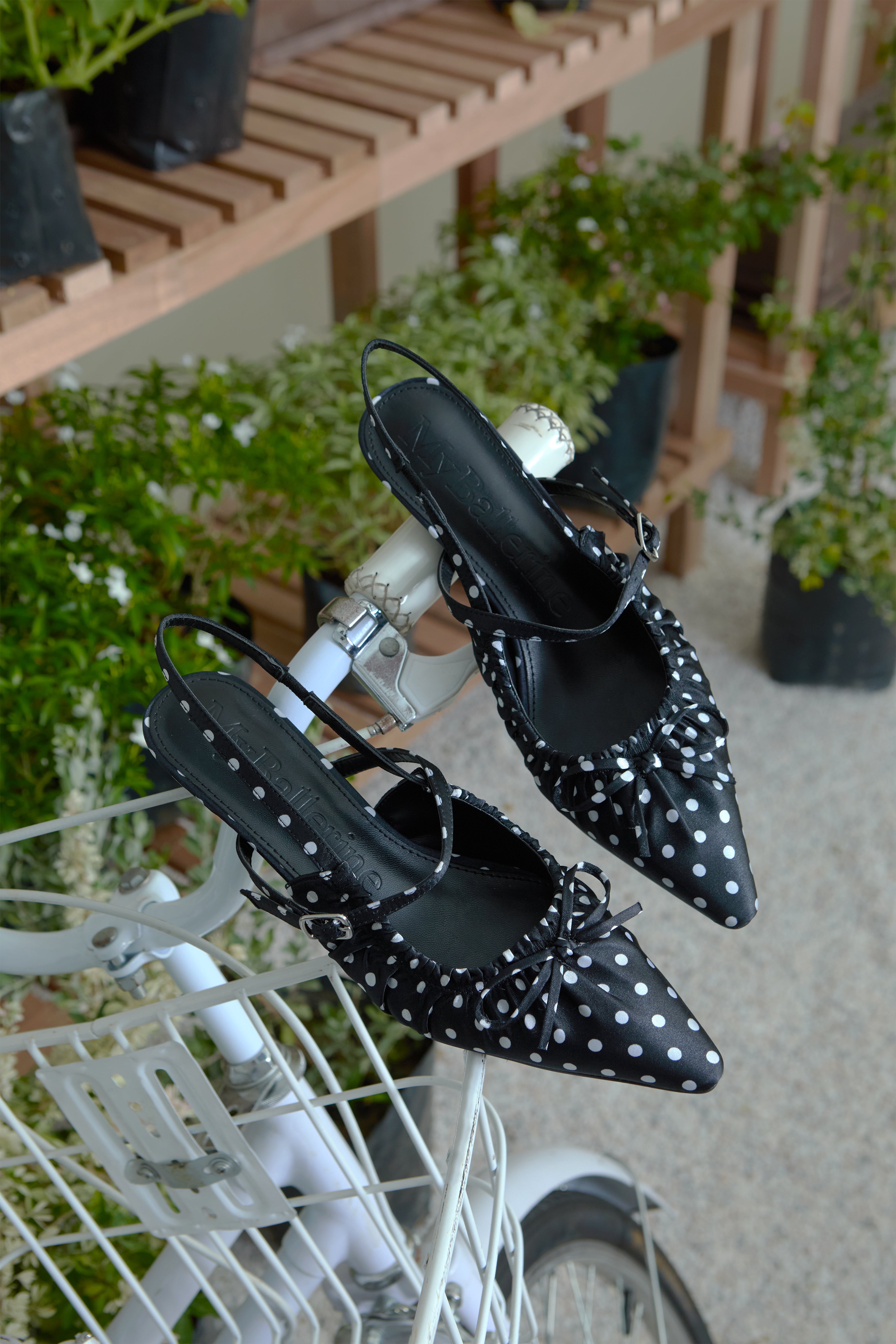 Amora Comfy Heels In BlackHeels - myballerine