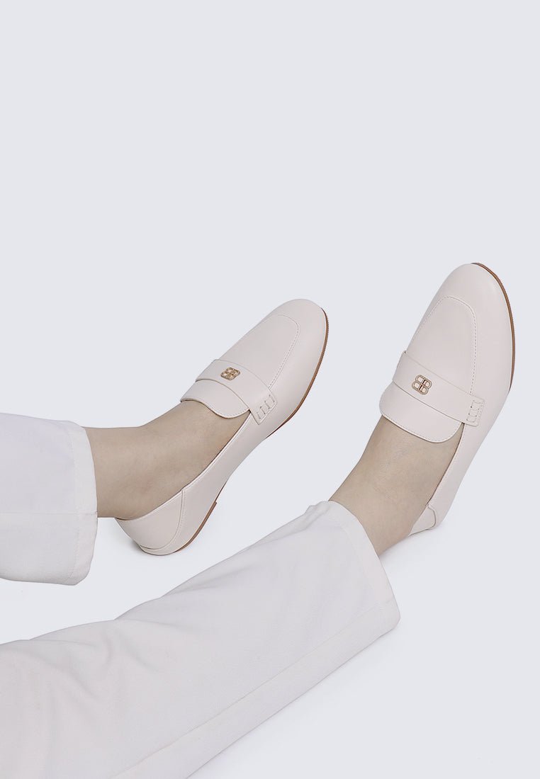 Bonbon Comfy Loafer In BeigeLoafers - myballerine