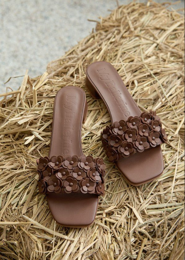Corinne Comfy Sandals In BrownSandals - myballerine