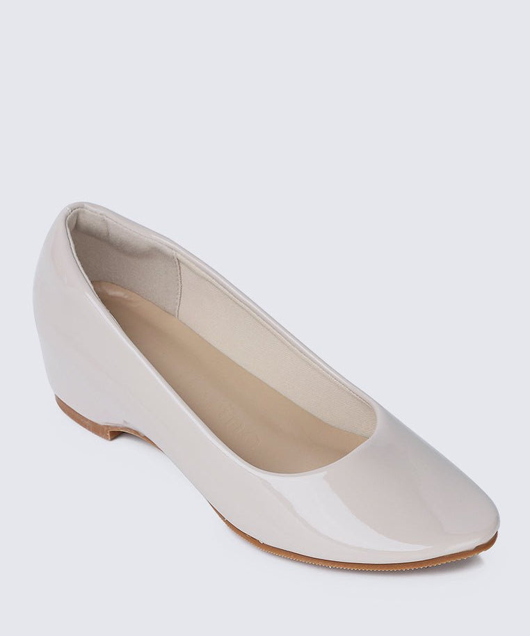 Helene WideFit Comfy Pumps In BeigeShoes - myballerine
