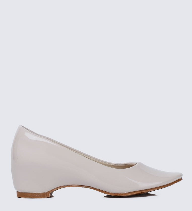 Helene WideFit Comfy Pumps In BeigeShoes - myballerine