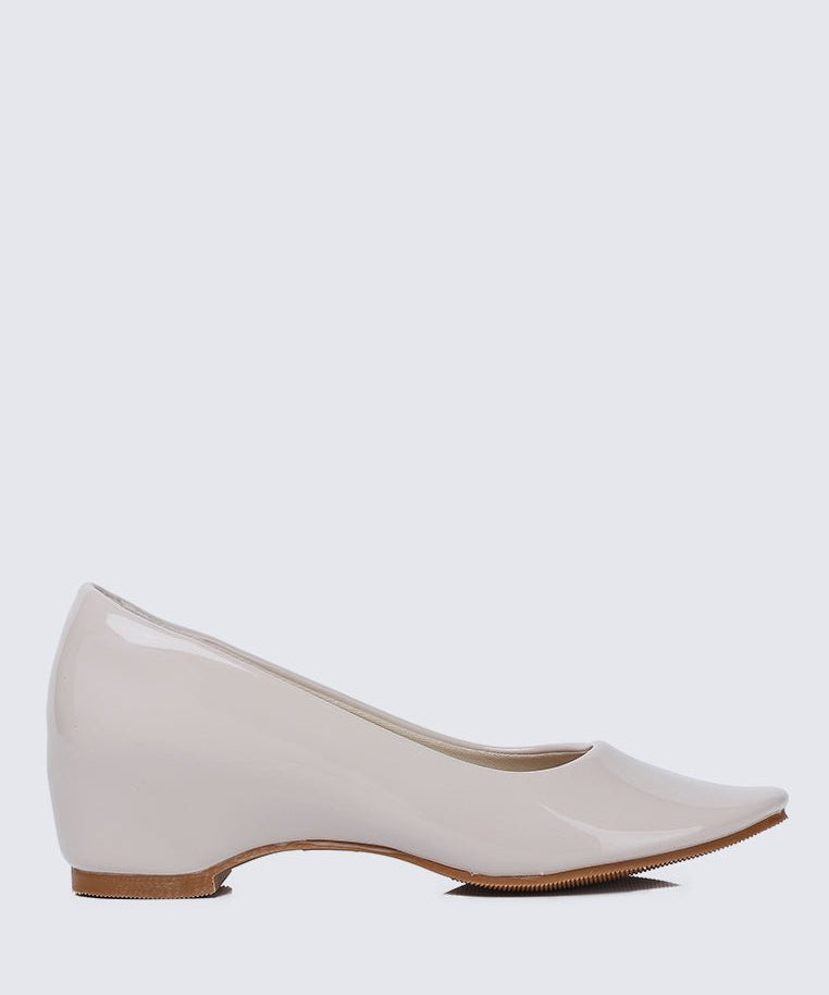Helene WideFit Comfy Pumps In BeigeShoes - myballerine
