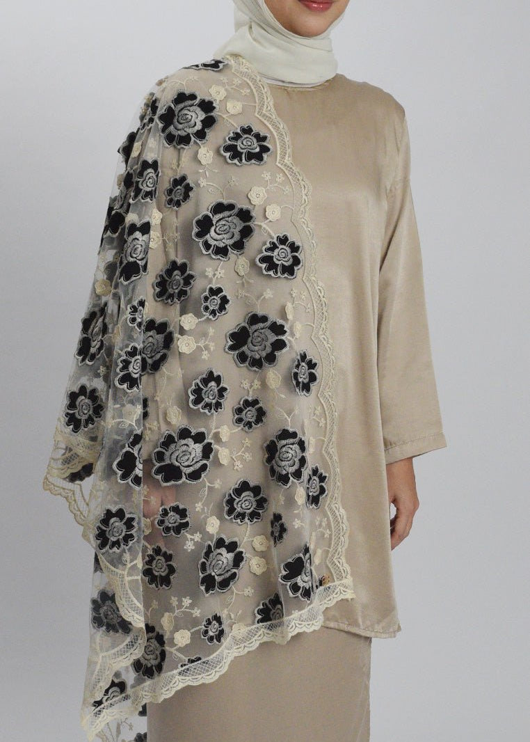 Kamelia Selendang Premium Scarves In BlackSelendang - myballerine