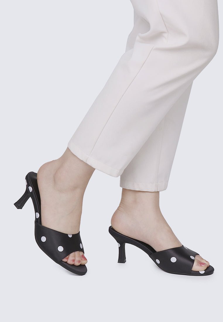 Noira Comfy Heels In BlackHeels - myballerine