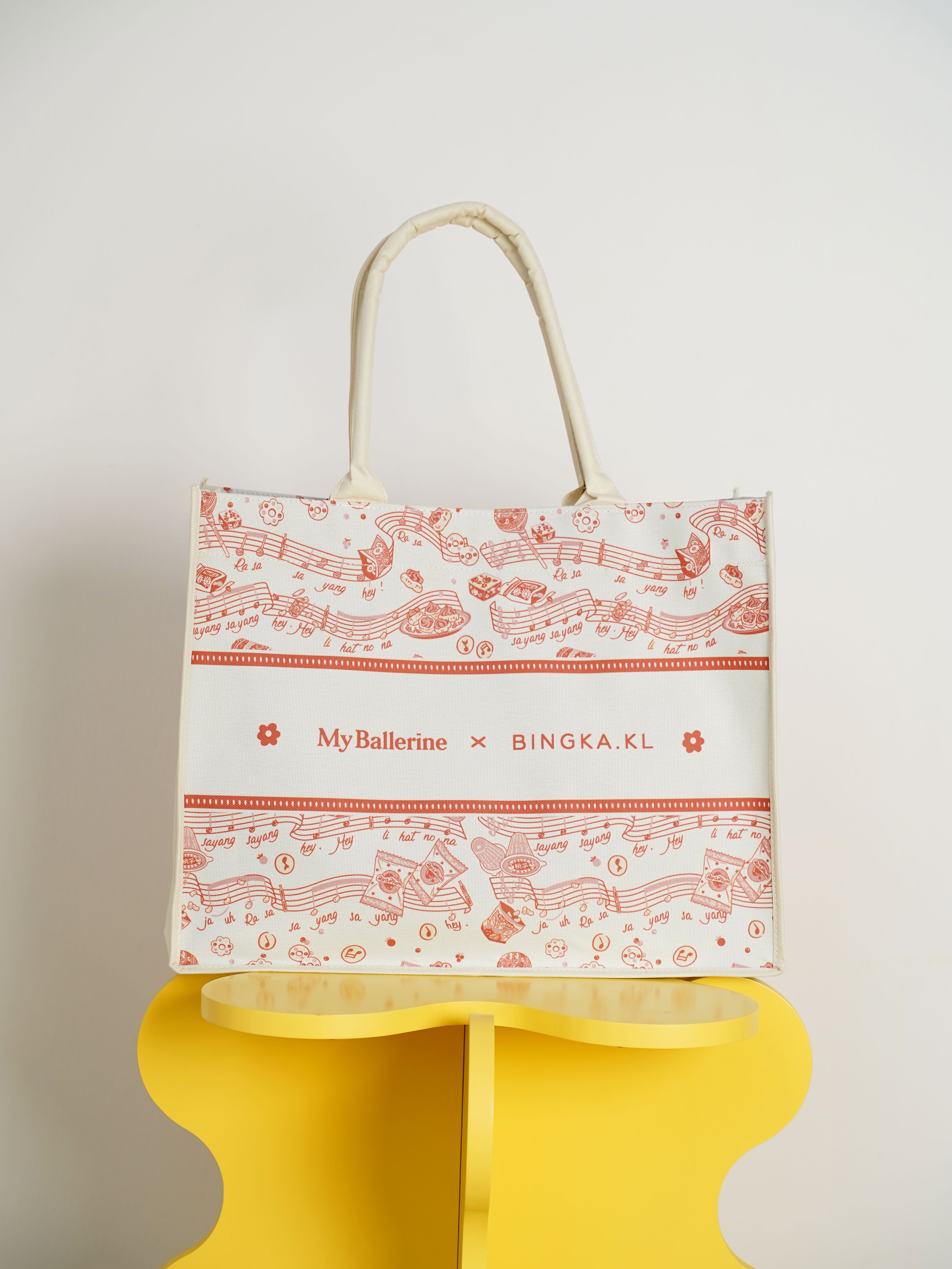 The Good Old Days Printed Tote Bag In BeigeBags - myballerine