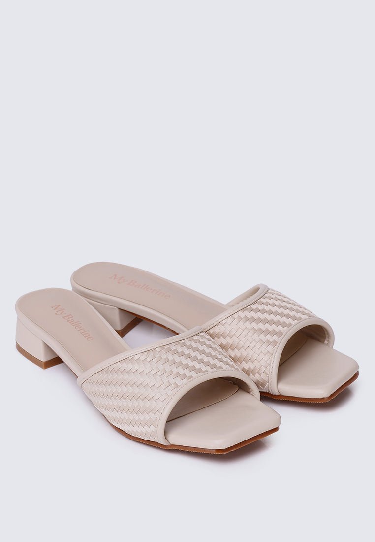 Vee Comfy Sandals In NudeSandals - myballerine