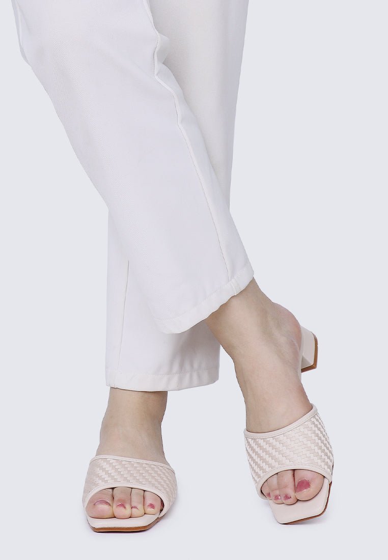Vee Comfy Sandals In NudeSandals - myballerine