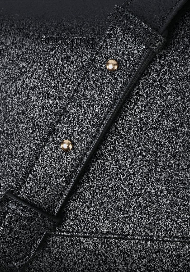 Bryssa Shoulder Bag In Black